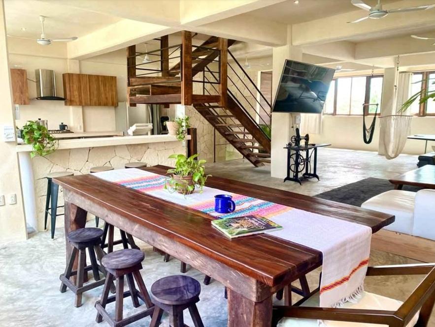 Remate de Propiedad con 7 habitaciones en el centro de Tulum