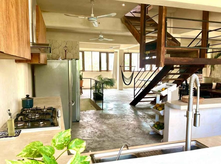 Remate de Propiedad con 7 habitaciones en el centro de Tulum