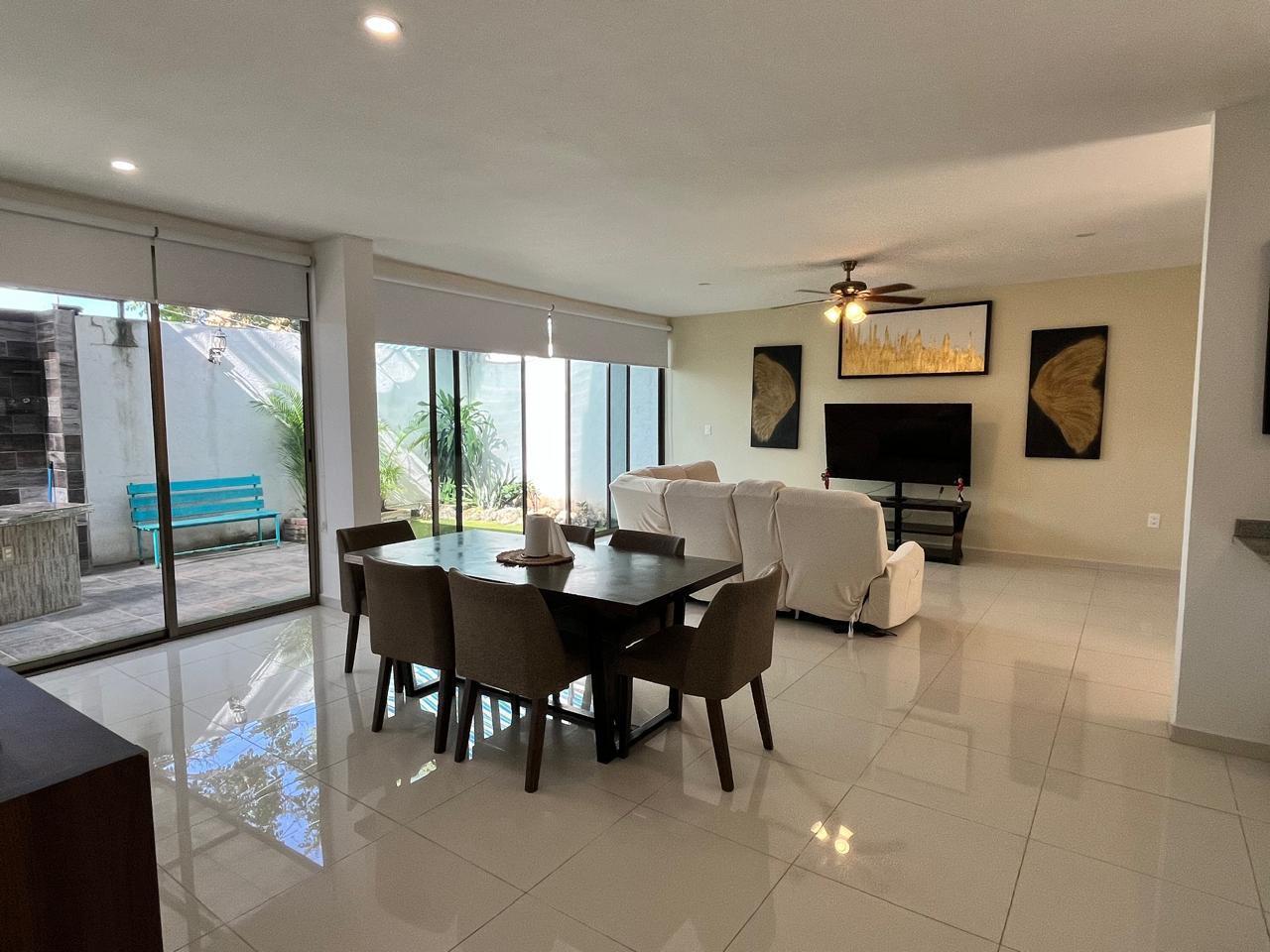 Renta townhouse AMUEBLADO en la Sm 40 de Cancún