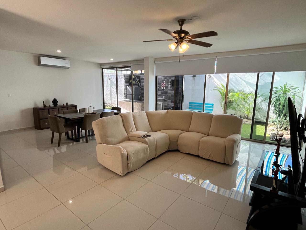 Renta townhouse AMUEBLADO en la Sm 40 de Cancún