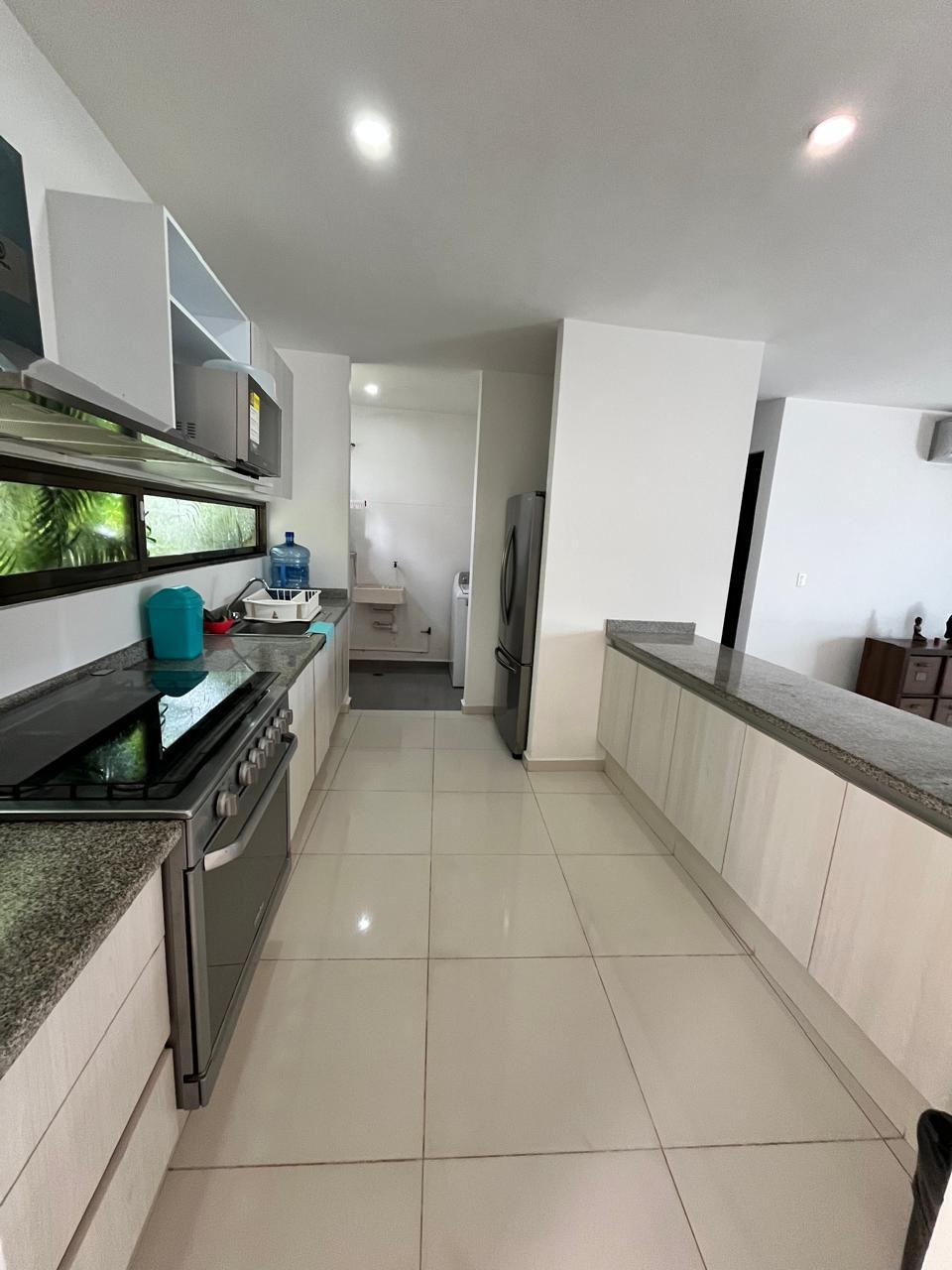 Renta townhouse AMUEBLADO en la Sm 40 de Cancún