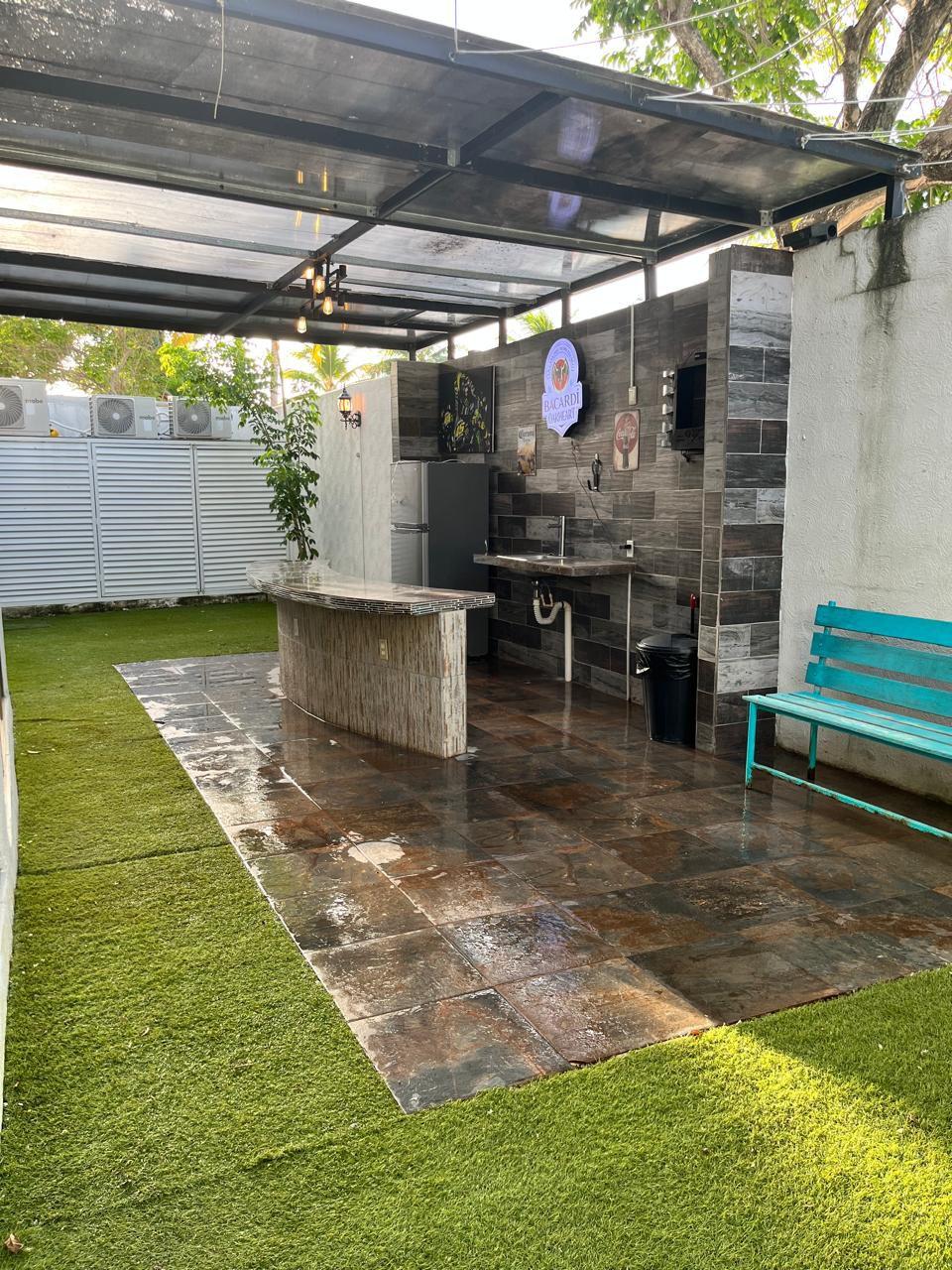 Renta townhouse AMUEBLADO en la Sm 40 de Cancún