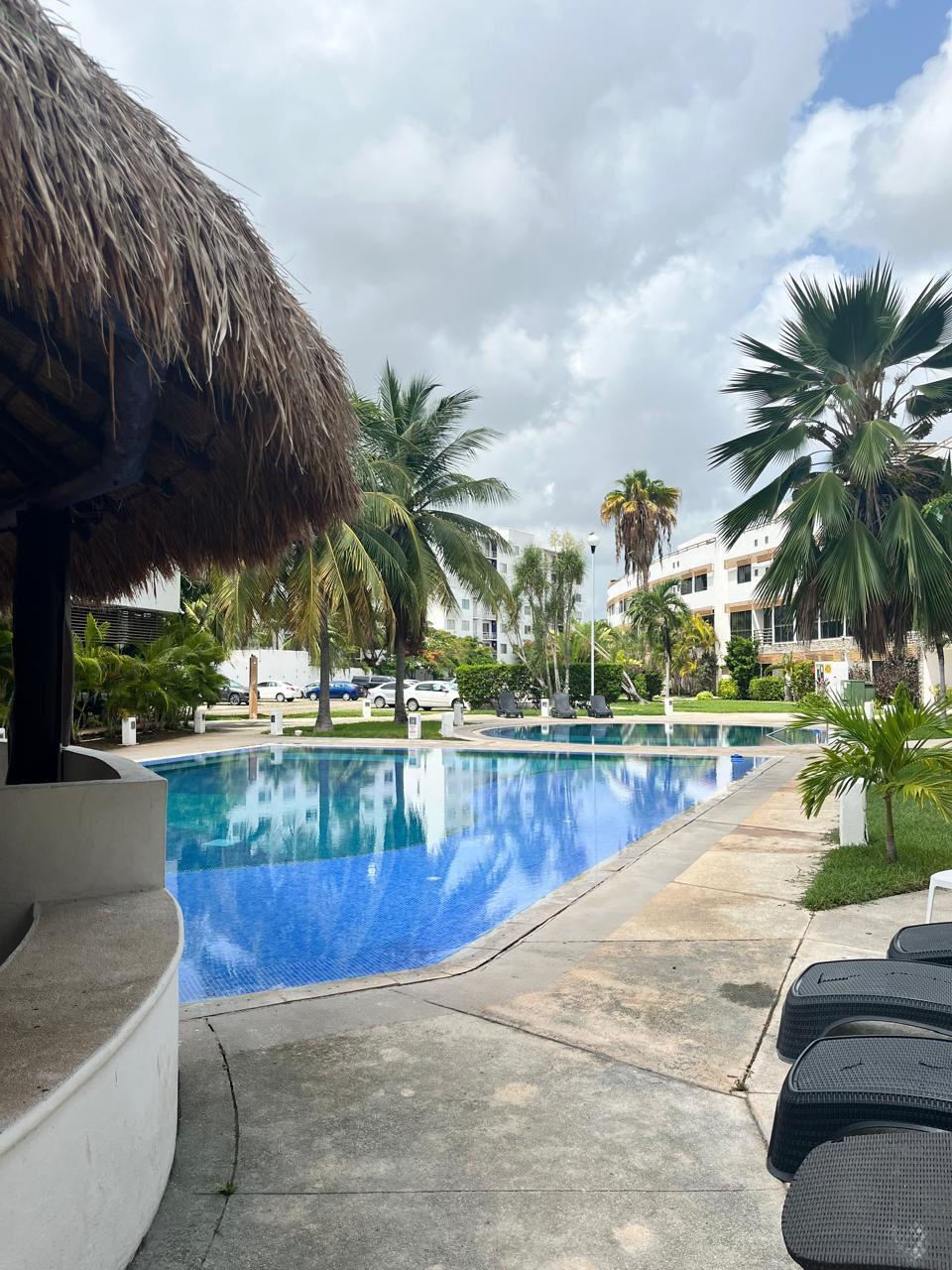 Renta townhouse AMUEBLADO en la Sm 40 de Cancún