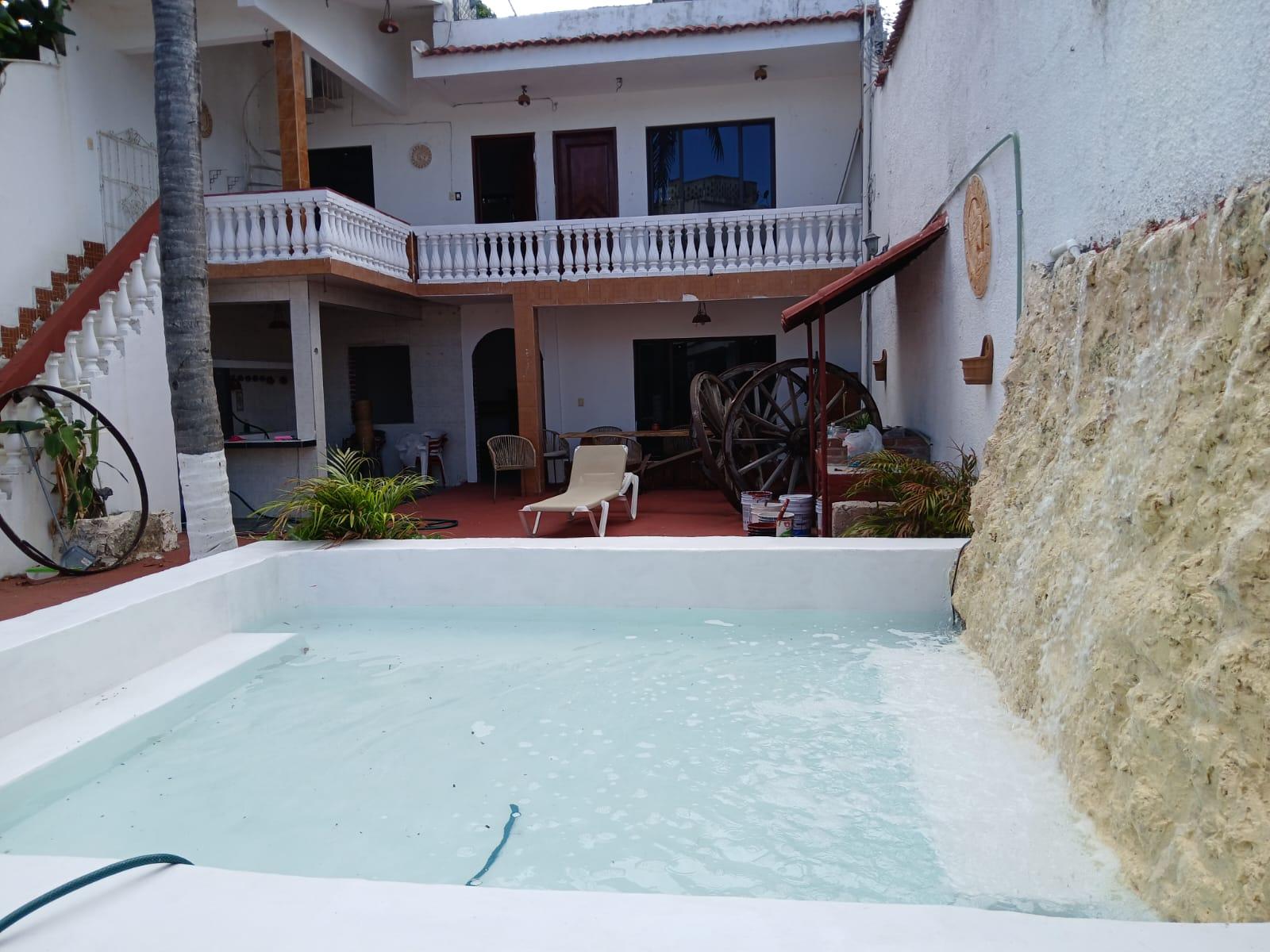 Casa de 4 recámaras a 1.3 km de Playa Puerto Juárez