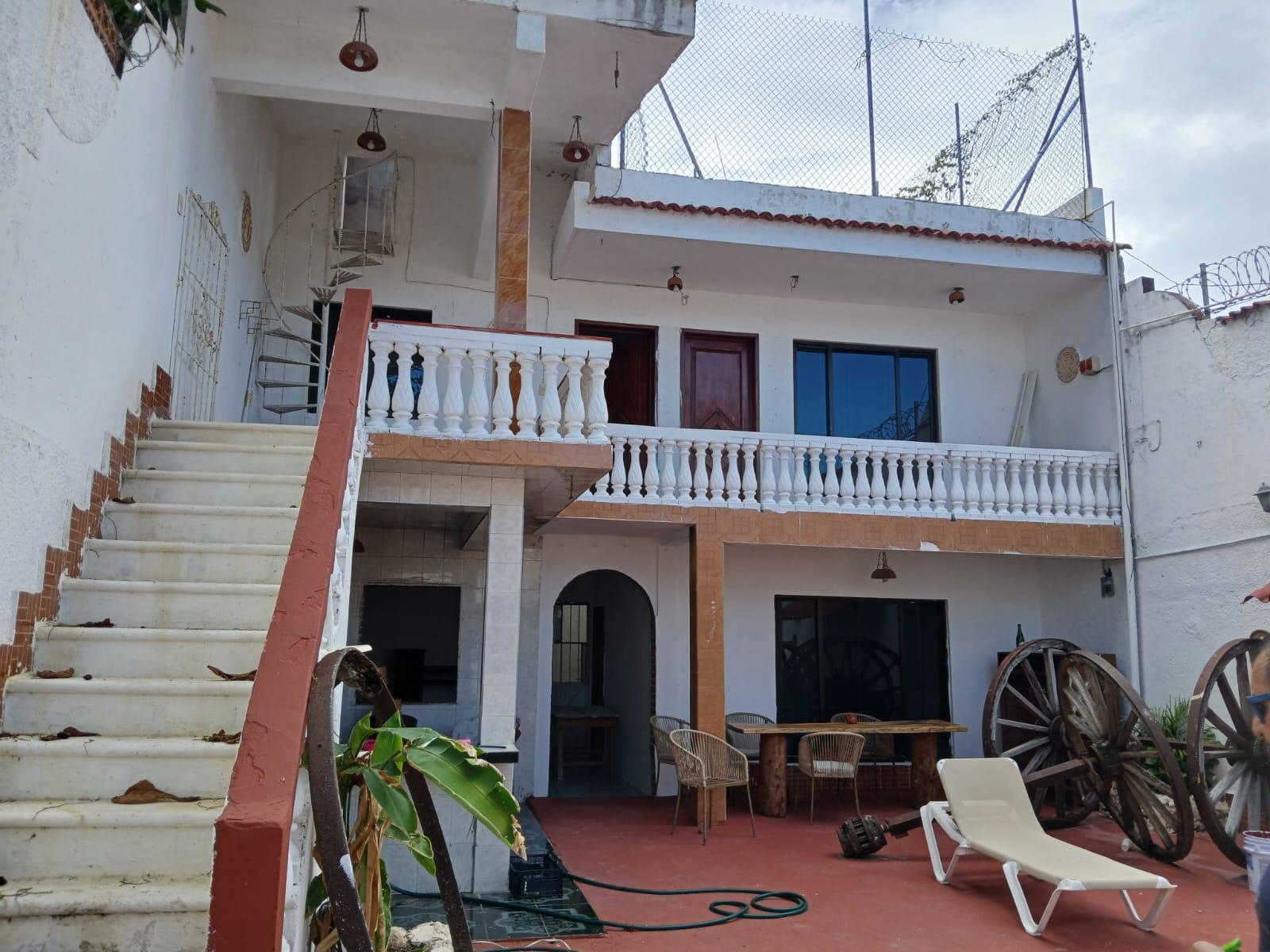 Casa de 4 recámaras a 1.3 km de Playa Puerto Juárez
