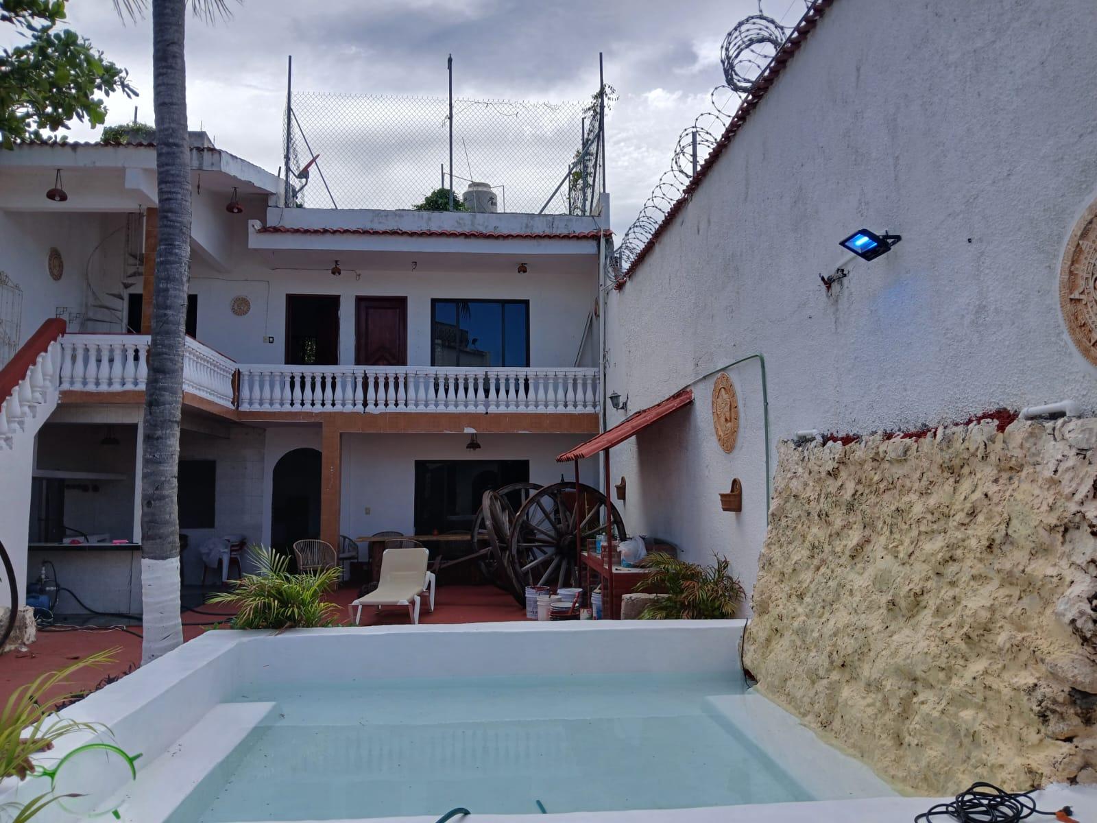 Casa de 4 recámaras a 1.3 km de Playa Puerto Juárez